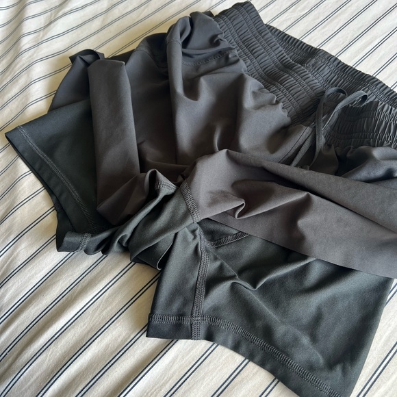 ALO Yoga Women's Athletic Black Shorts Size Medium - Picture 6 of 8